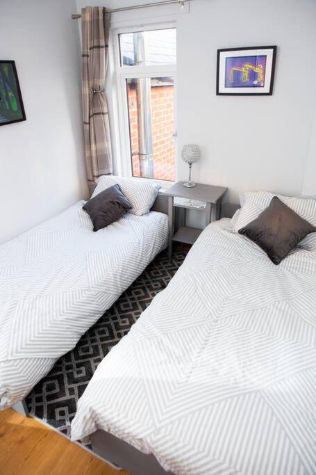 Cheerful 2 Bedroom House In The Heart Of بلفاست المظهر الخارجي الصورة